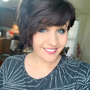 Meet your Posher, Caitlin